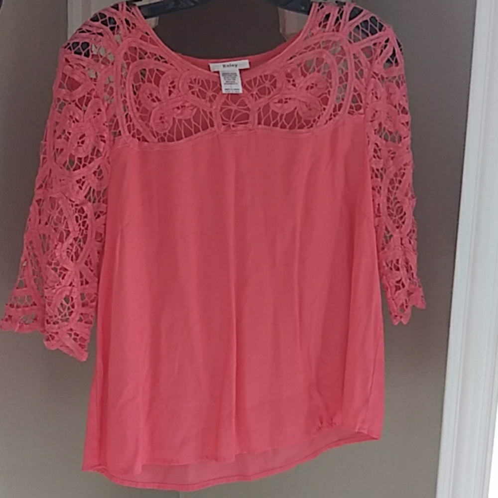 Esley lace sleeve top in tomato color.